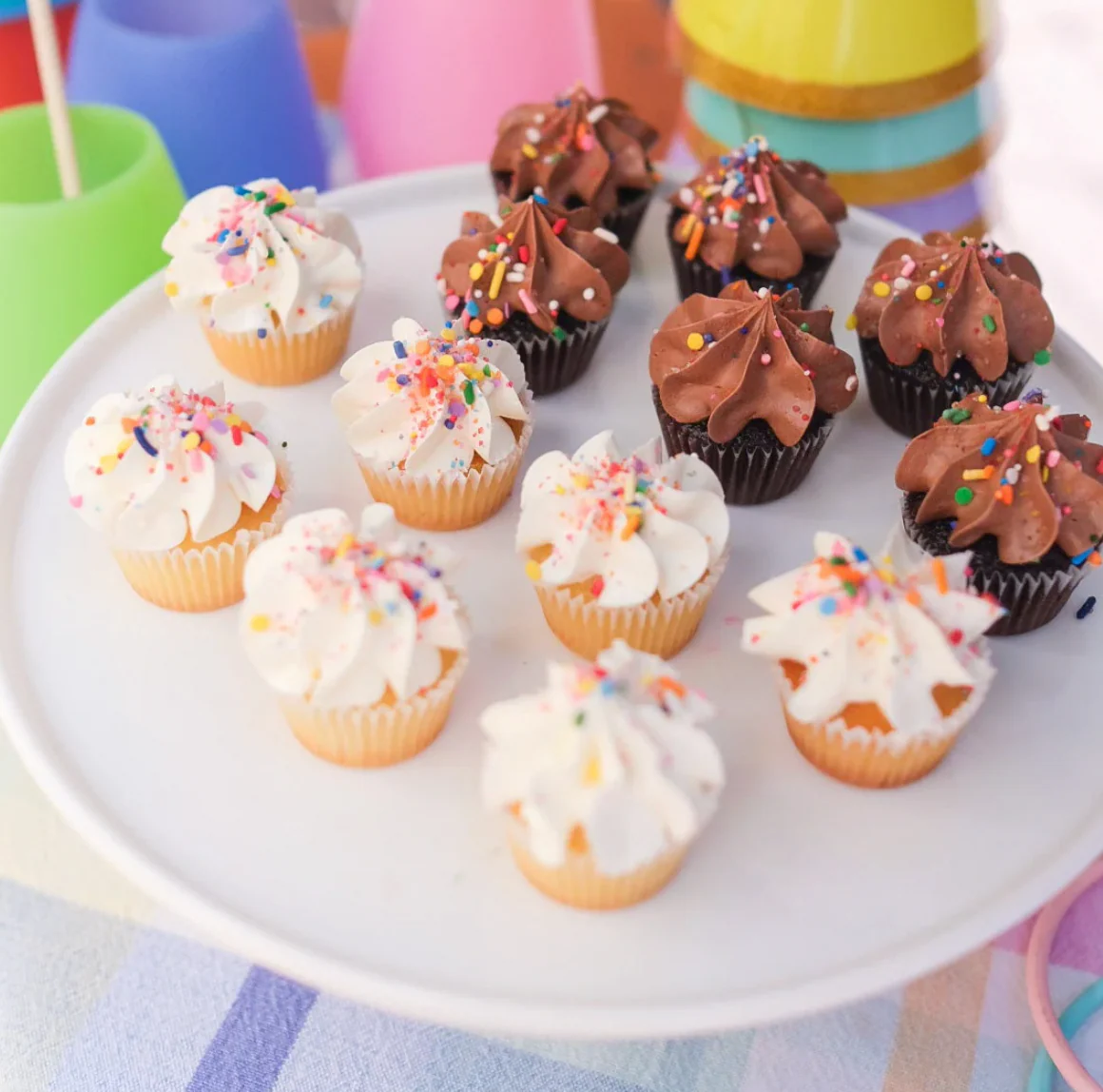 12 mini cupcakes, mixed flavor- GOTHAM RESIDENTS ONLY - Free Mini Cupcake with First Purchase! - Image 2