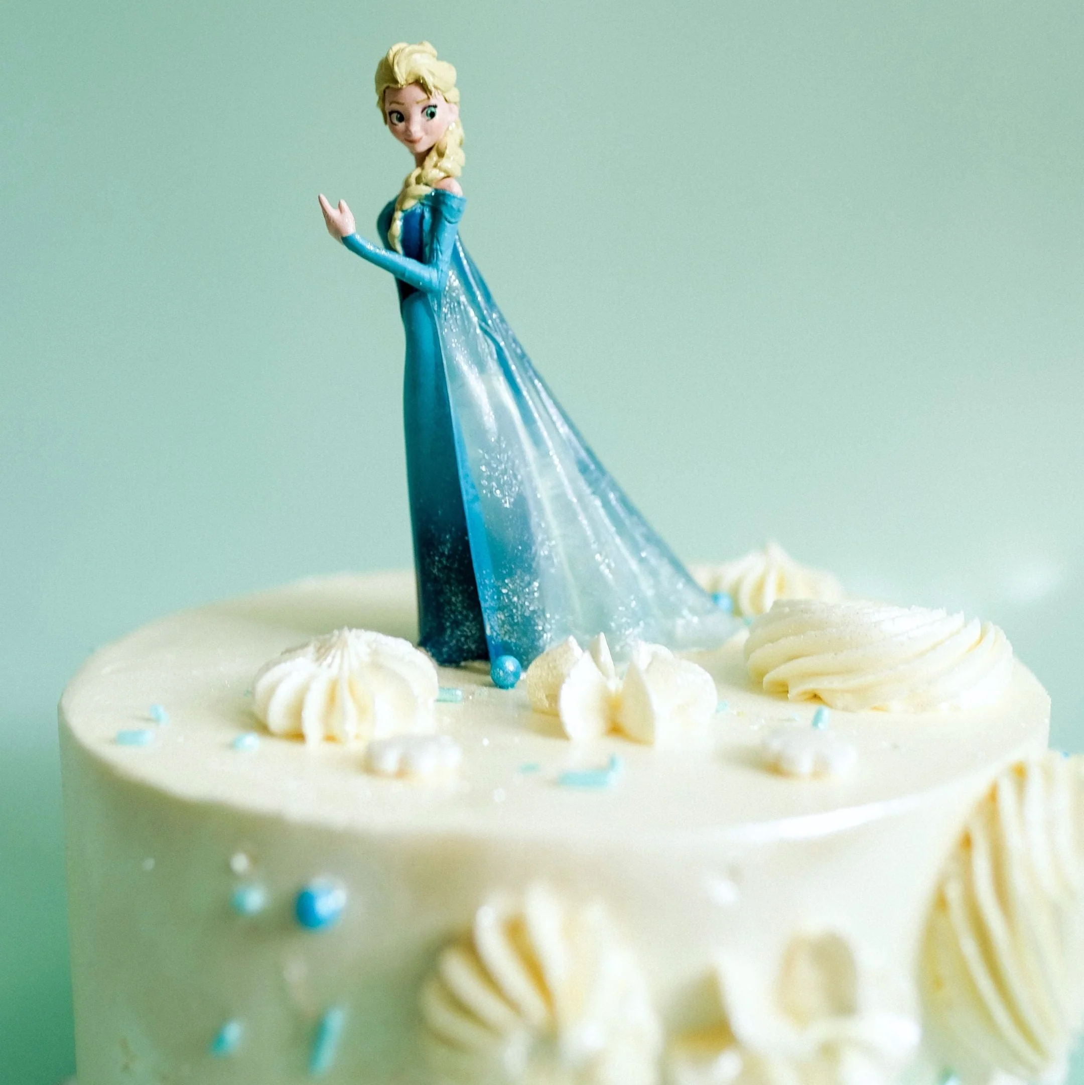 Elsa Frozen Cake - Image 3