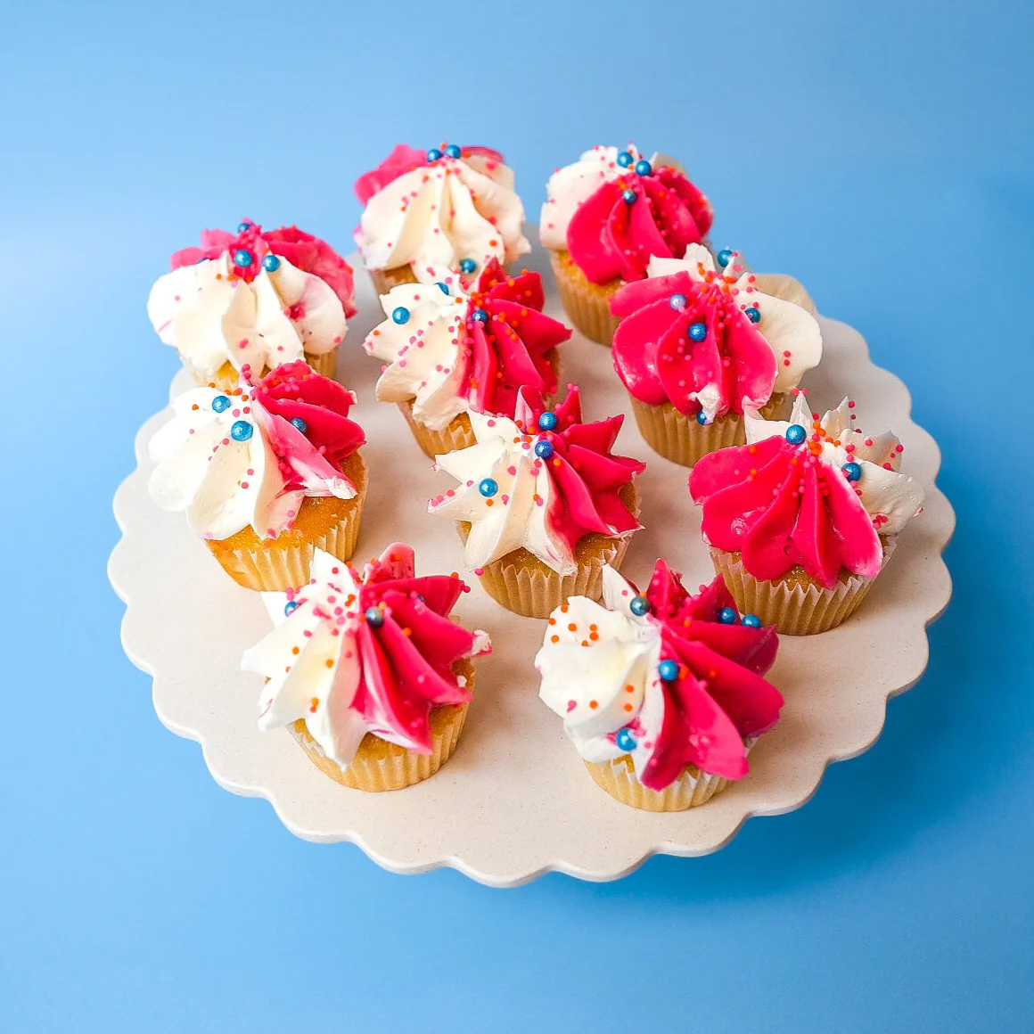 Malibu Barbie Mini Cupcakes, box of 24 - Image 5