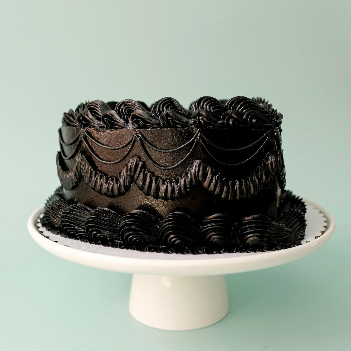 Vintage Style Ornate Heart Cake - Image 7