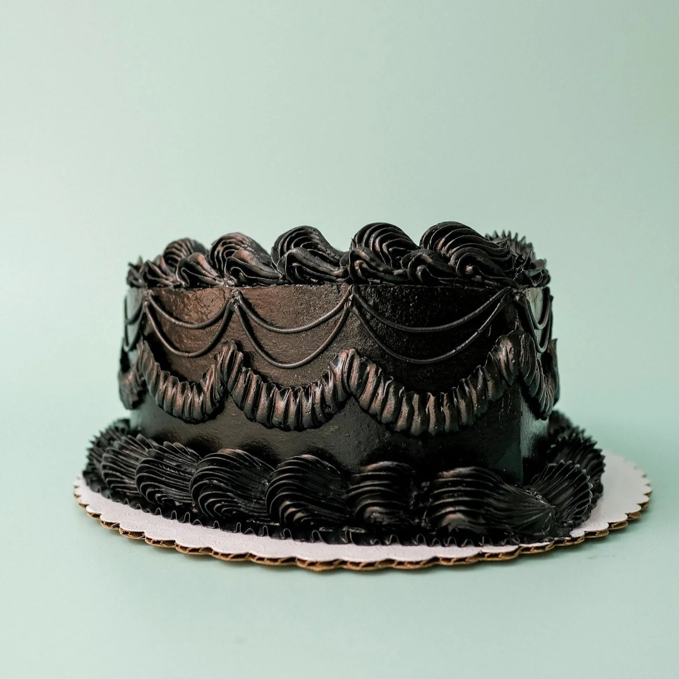 Vintage Style Ornate Heart Cake - Image 8