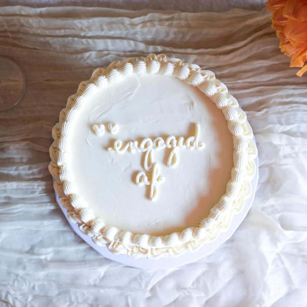 Vintage Ornate Cake - Image 5