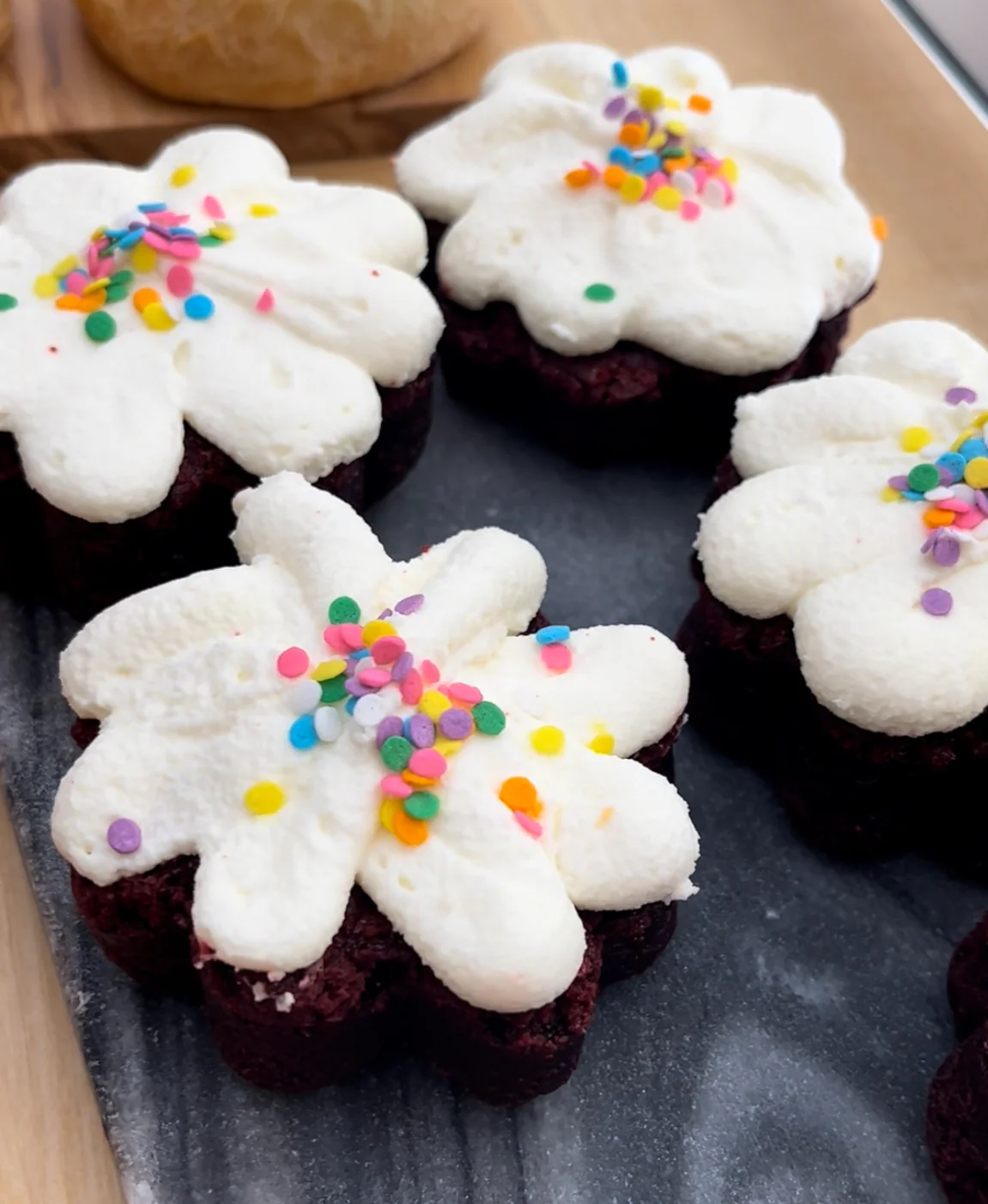 Spring Brownies, Box with 9 - Image 3